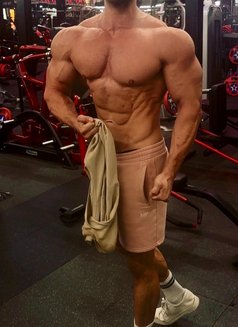 British Masseur | Massage & Sensual - Male escort in Dubai Photo 4 of 5