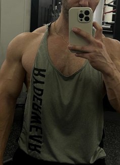 British Masseur | Massage & Sensual - Male escort in Dubai Photo 5 of 5