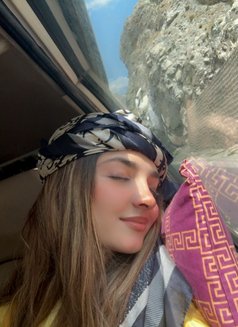 Elite Class Indian Escort 100% Genuine - puta in Dubai Photo 1 of 5