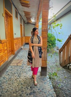 Elite Class Indian Escort 100% Genuine - puta in Dubai Photo 2 of 5