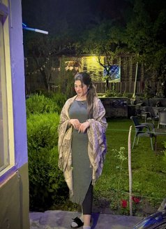 Elite Class Indian Escort 100% Genuine - puta in Dubai Photo 3 of 5