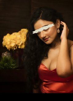 Elitè Diana in Cam session and Real Meet - adult performer in Bangalore Photo 3 of 9