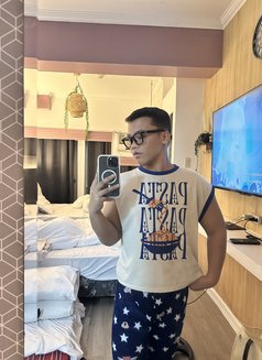 Elite Gent Sxckr - Male escort in Manila Photo 2 of 3