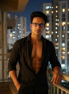 Elite Male Escort for Women - Acompañantes masculino in Kolkata Photo 4 of 21
