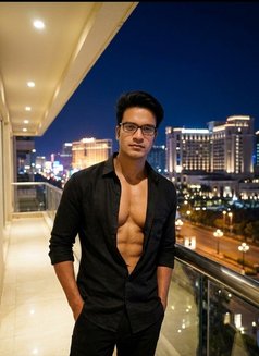 Elite Male Escort for Women - Acompañantes masculino in Kolkata Photo 1 of 21