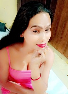 Eliyana - Transsexual escort in Mumbai Photo 1 of 7