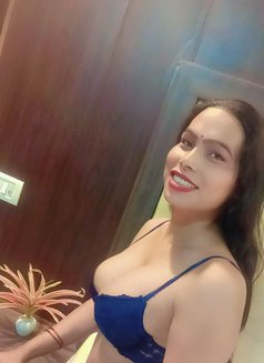Eliyana - Transsexual escort in Mumbai Photo 3 of 7