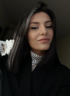 Eliza - puta in Dubai Photo 7 of 7