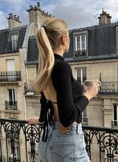 Eliza - escort in Paris Photo 6 of 7