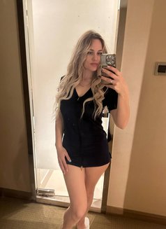 Eliza - puta in Hong Kong Photo 3 of 8