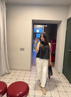 Eliza - puta in Dubai Photo 3 of 8