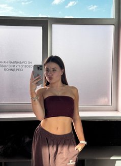Eliza - puta in Dubai Photo 4 of 8