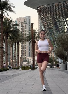 Eliza - puta in Dubai Photo 6 of 8