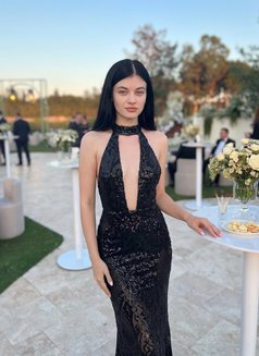 Eliza - escort in Dubai Photo 1 of 7