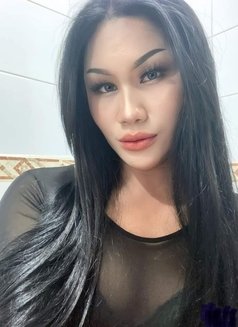 Elizabeth 609 - Transsexual escort in Bangkok Photo 3 of 4
