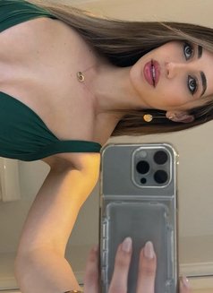 Elizabeth - escort in Okinawa Island Photo 4 of 4