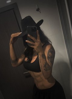 Elizabeth Jones - Transsexual escort in Bangkok Photo 10 of 12