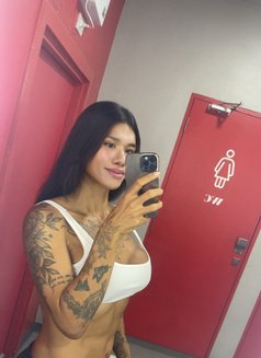 Elizabeth Jones - Transsexual escort in Bangkok Photo 13 of 15