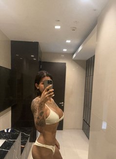 Elizabeth Jones - Transsexual escort in Bangkok Photo 14 of 15