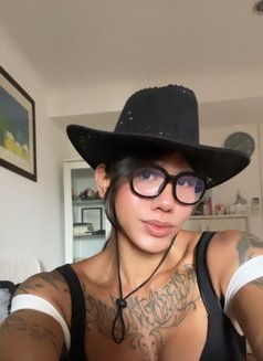 Elizabeth - Transsexual escort in Bangkok Photo 3 of 7