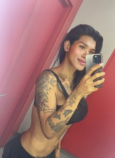 Elizabeth - Transsexual escort in Bangkok Photo 6 of 7