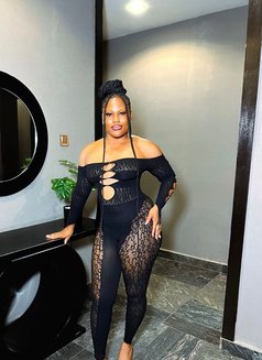 Elizabeth - escort in Accra Photo 2 of 3