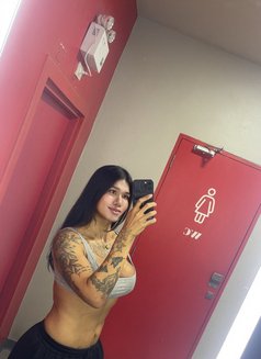 ElizaHuntbigtop - Transsexual escort in Bangkok Photo 13 of 14