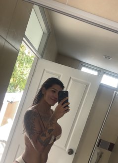 ElizaHuntbigtop - Transsexual escort in Bangkok Photo 13 of 14