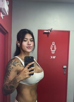 ElizaHuntbigtop - Transsexual escort in Bangkok Photo 15 of 19
