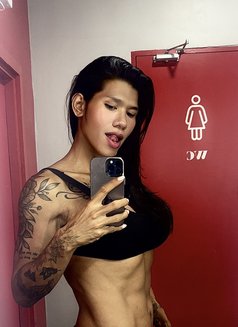 ElizaHuntbigtop - Transsexual escort in Bangkok Photo 16 of 19