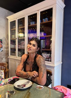 ElizaHuntbigtop - Transsexual escort in Bangkok Photo 18 of 19