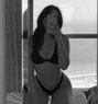Elizz - escort in Manila Photo 5 of 8