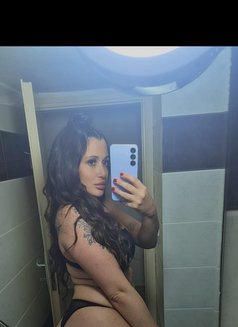 Ella - escort in Beirut Photo 3 of 11