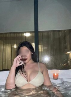 Ella - escort in Yiwu Photo 4 of 4