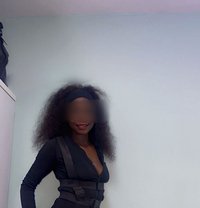 Ella Ebony Squirter - puta in Bangkok