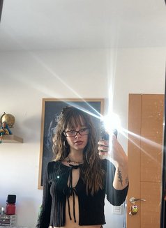 Ella - escort in Kuwait Photo 1 of 3