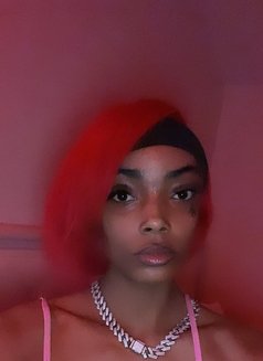 Ella - puta in Kuwait Photo 1 of 3