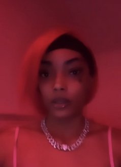 Ella - puta in Kuwait Photo 2 of 3