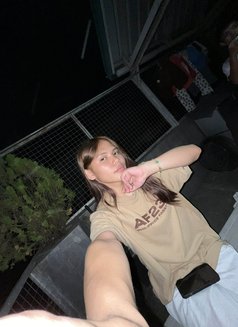 Ella - escort in Manila Photo 3 of 3