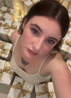 Ella - escort in Amman Photo 2 of 5