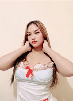 Ella - escort in Manila Photo 5 of 6