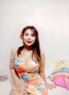 Ella - escort in Manila Photo 16 of 17