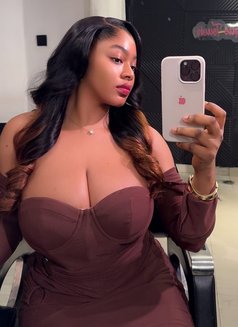 Ella - escort in Dammam Photo 2 of 3