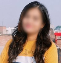 Ella - Intérprete de adultos in Noida