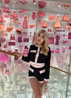 Ella - puta in Dubai Photo 6 of 15