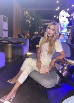Ella - puta in Dubai Photo 8 of 15