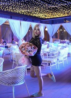 Ella - puta in Dubai Photo 11 of 15