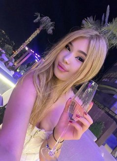 Ella - puta in Dubai Photo 13 of 15