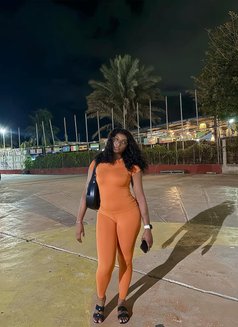 Ella Love - puta in Abu Dhabi Photo 2 of 2