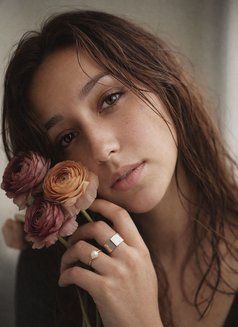 Ella - escort in Dubai Photo 1 of 7